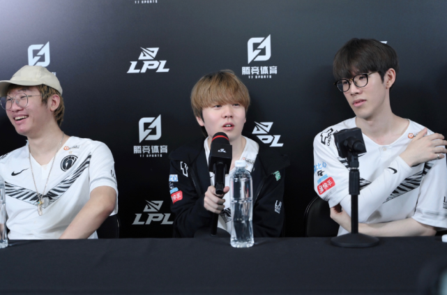 我们探讨了 我们探讨了