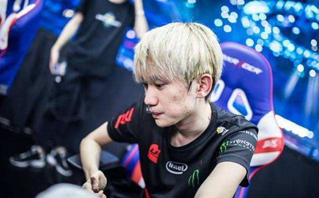 东新足球公 东新足球公